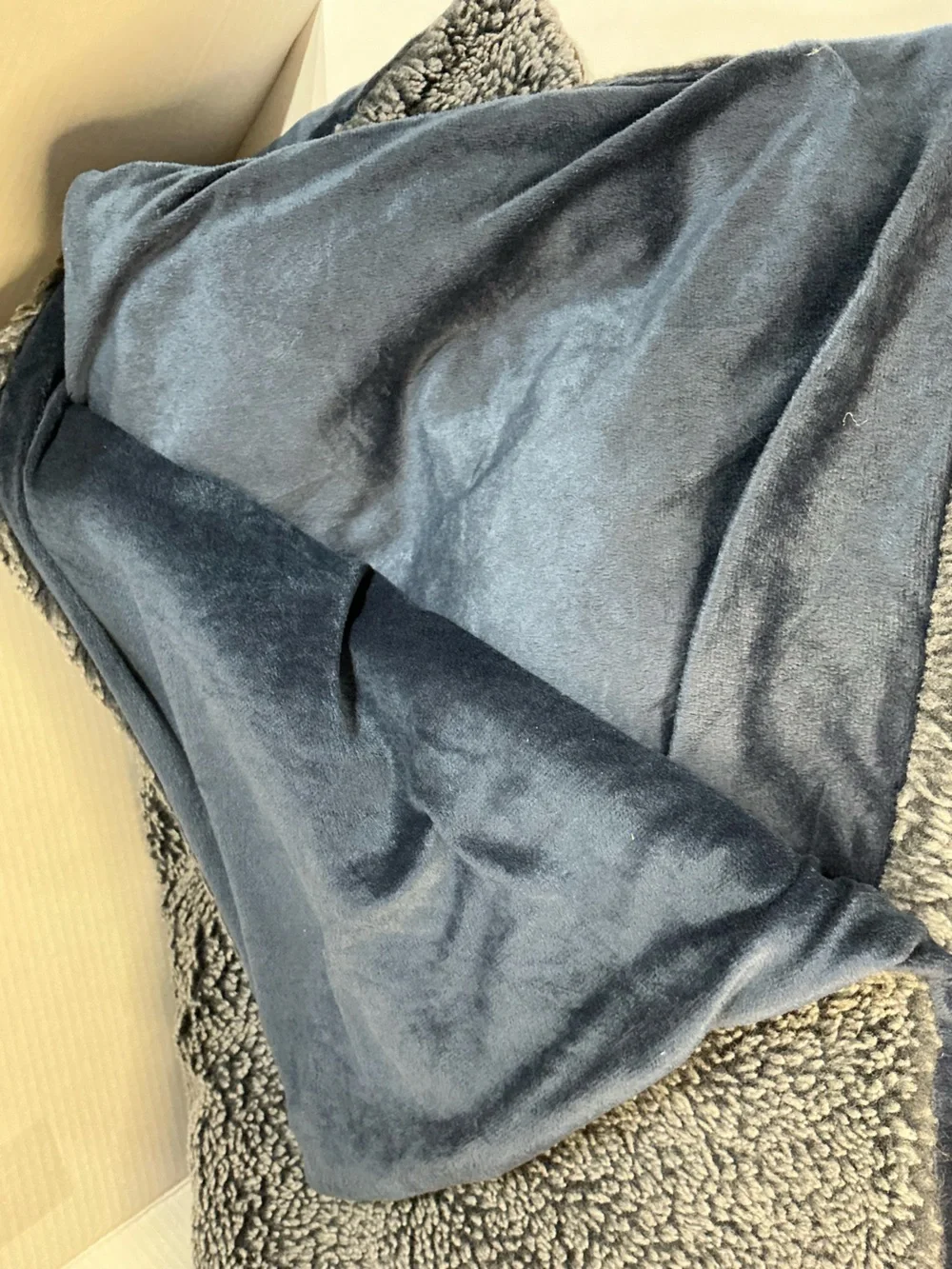 UGG Plush Sherpa Throw Blanket in Dark Blue Cozy faux fur Lounge